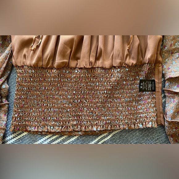 ASTR Off the Shoulder Cropped Blouse - Picture 7 of 7